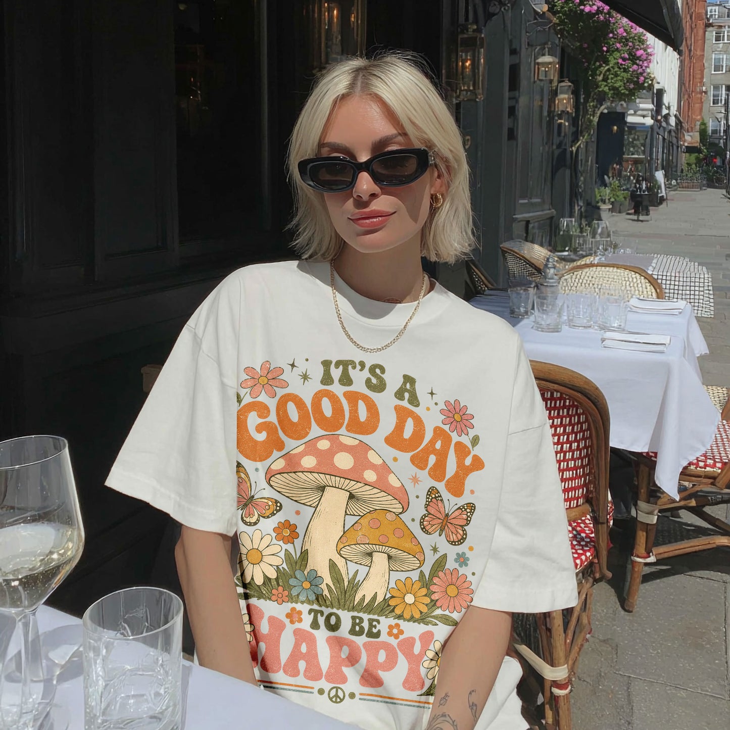 Good Day To Be Happy Mushroom Nature Women's Groovy Tee