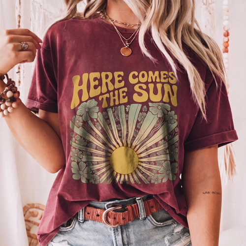 Here Comes The Sun Women's Groovy Tee